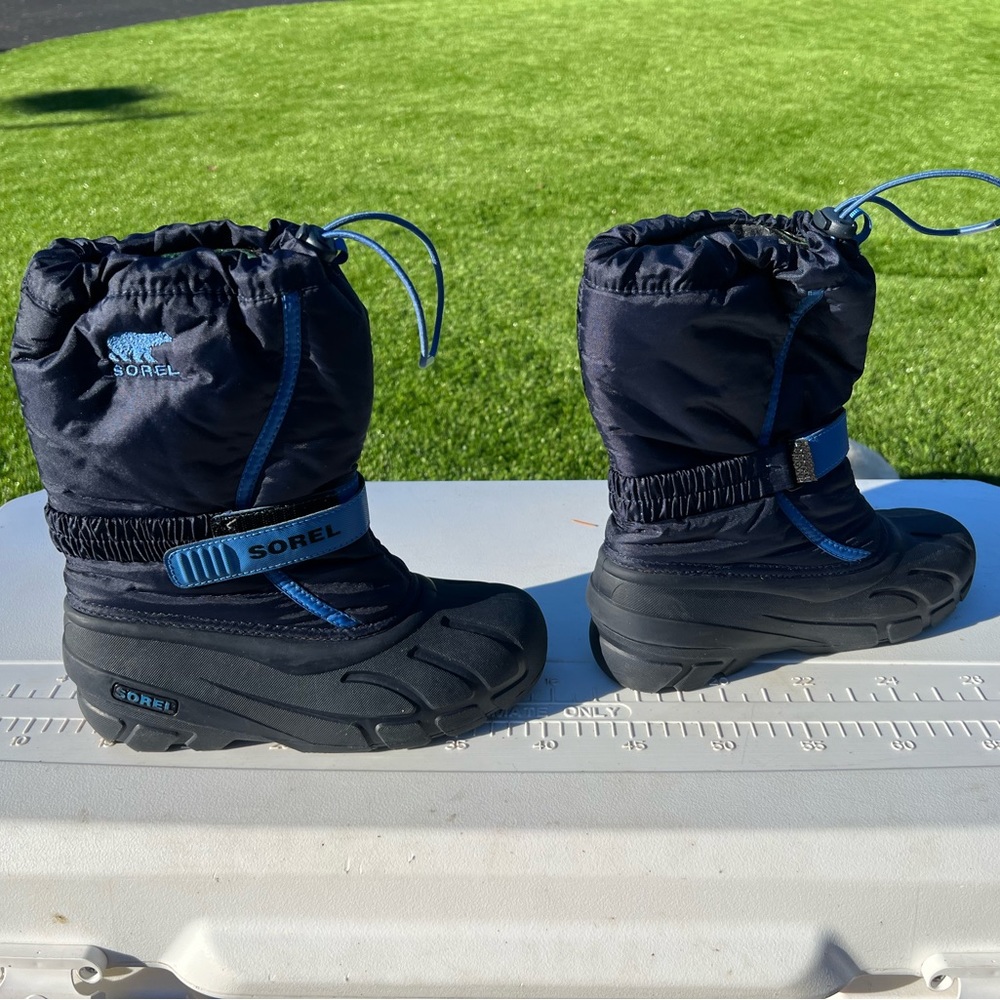 YOUTH LIKE NEW SOREL Snow/rain boots